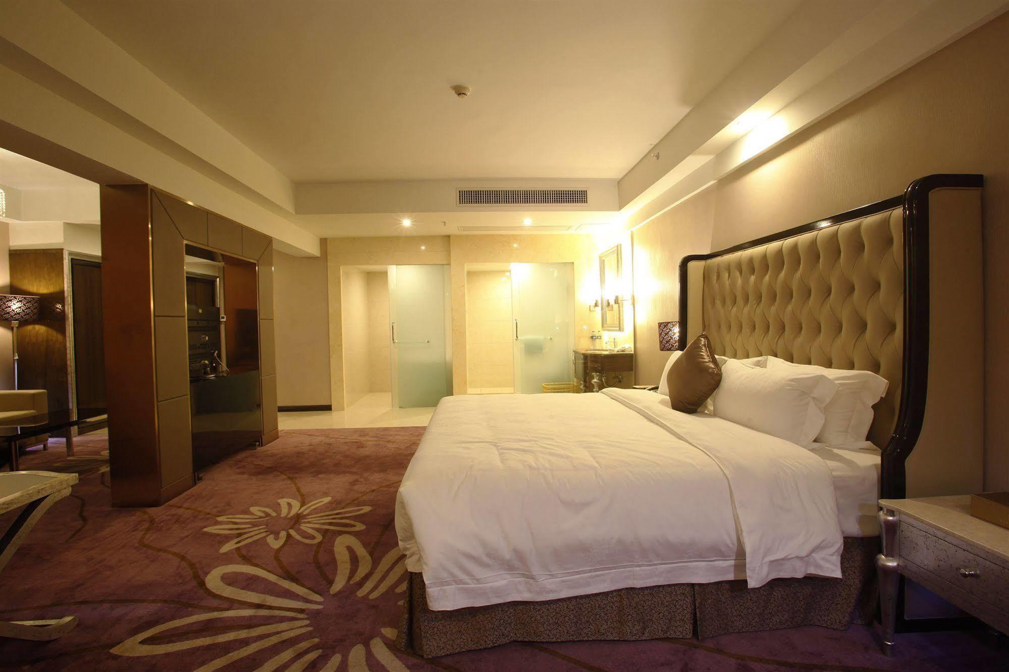Clayton Hotel-Near Pazhou Exhibition Center Cantón Exterior foto